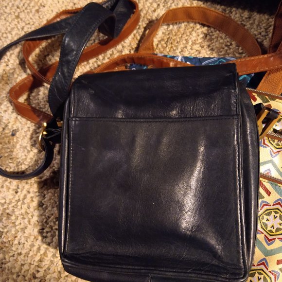 BUNDLE OF 3 CROSSBODY BAGS - STONE MOUNTAIN/RELIC/CARLA MARCHI - Picture 9 of 9